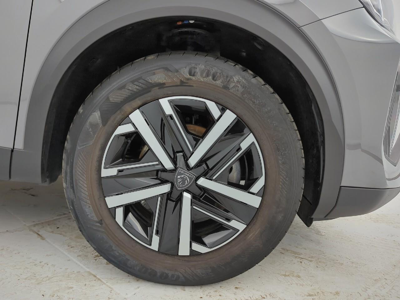 Peugeot 2008 puretech 100 s&s bvm6 active — photo 30