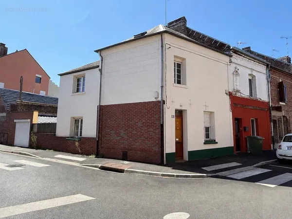 Amiens - quartier saint acheul - maison - 2 chambres - 1 bureau - garage - cour - dependance
