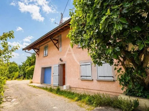 Maison 8 pièces 245 m²