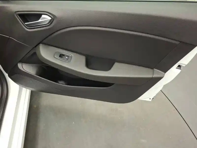 Renault Clio blue dci 100 — photo 24
