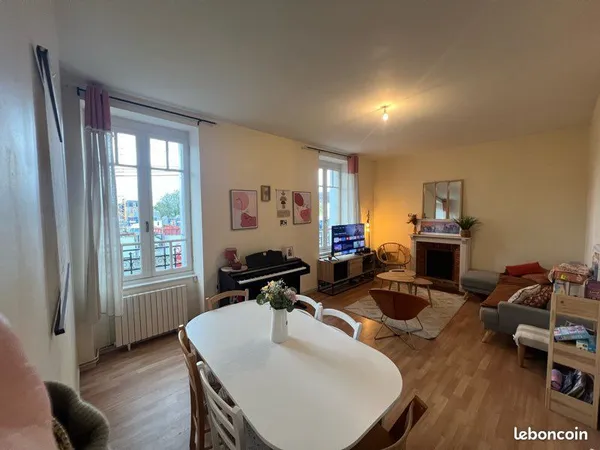 Grand F2 dans petit immeuble