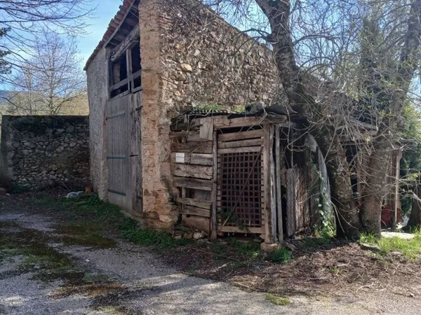 Garage en pierre a ec fort potentiel