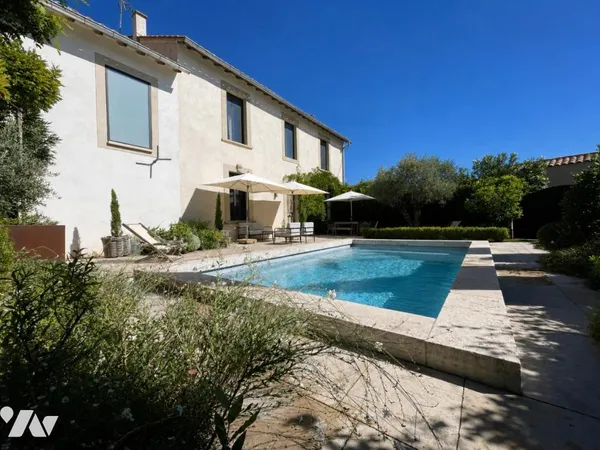 Maison 8 pièces 240 m²