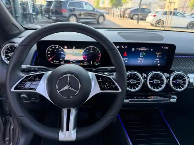 Mercedes Glb 200 d progressive line — photo 35