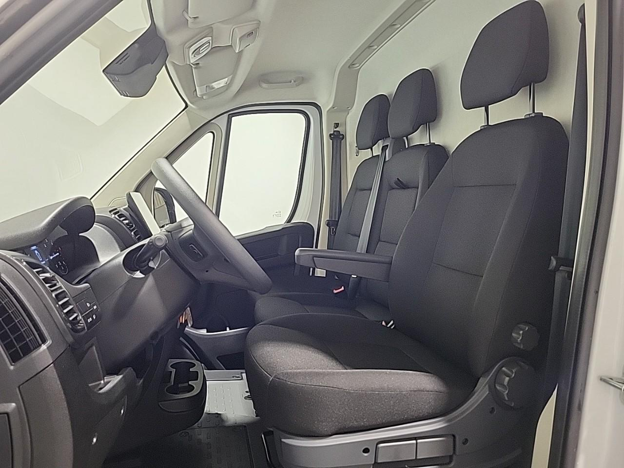Citroën Jumper fgn 3.3t d l2h2 140 ch manuelle — photo 10