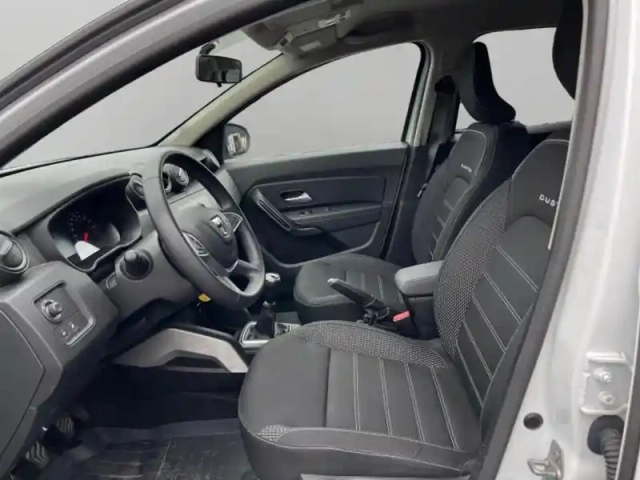 Dacia Duster 1.0 eco-g 100ch  journey 4x2 — photo 9