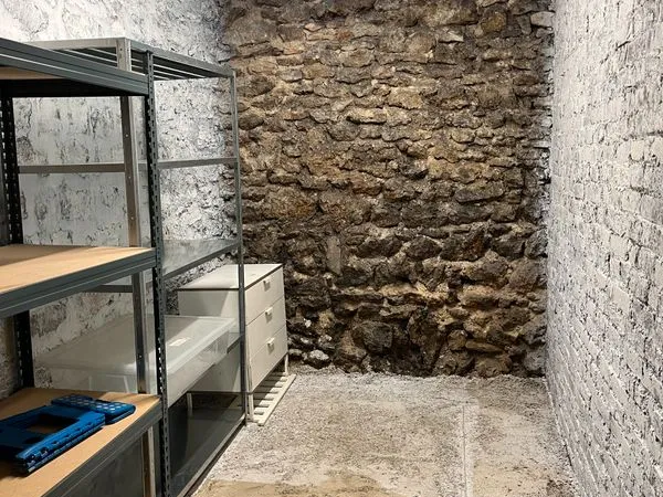 Cave rénovée 8,5 m² - Grande hauteur (2,80 m) - Électricité - Accès sécurisé - Disponible immédiatem