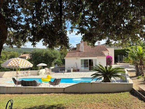 Villa rénovée 4 chambres - Piscine - Terrain 2 000 m² - Saint-Cyr-sur-Mer