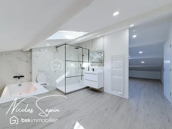 Maison 7 pièces 220 m²
