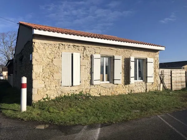 MAISON EN PIERRE 76 m2 A GAILLAN-EN-MEDOC MITOYENNE RENOVEE