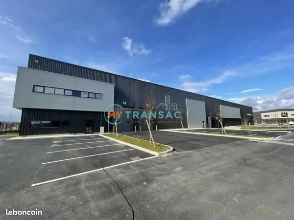 Local industriel 1 651 m²