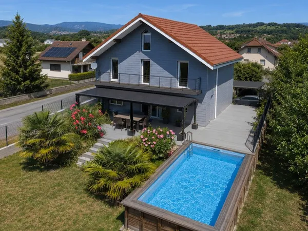 Maison familiale contemporaine de 170 m2 avec piscine, garag