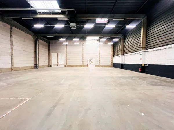 Local d'activité 615 m²