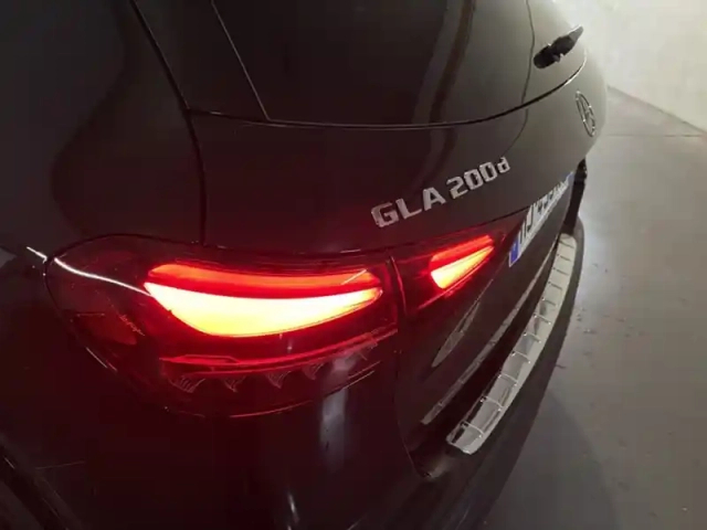 Mercedes Gla 200 d amg line — photo 20