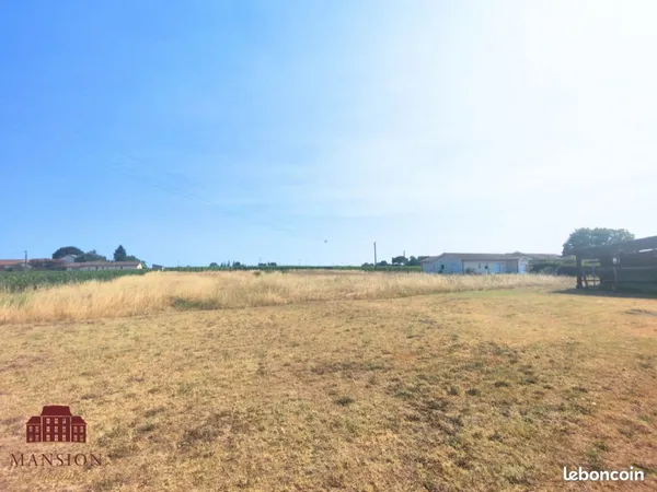 Terrain constructible avec dépendance