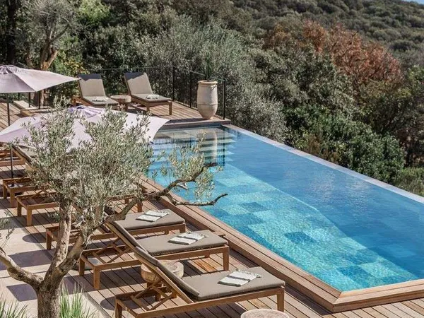 Maison 8 pièces 300 m²
