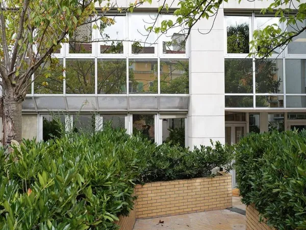 Bureaux 623 m²