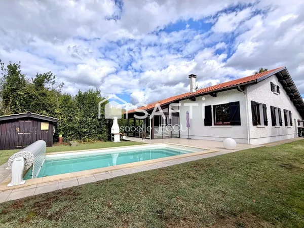 Maison landaise traditionnelle avec sa véranda et sa piscine sud/ouest