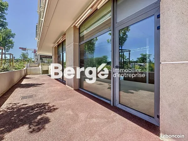 Local commercial 317 m²