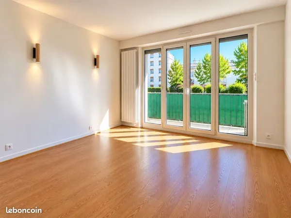 Besançon - Superbe T2 entièrement rénové avec balcon, garage et cave - DPE D - 750 CC