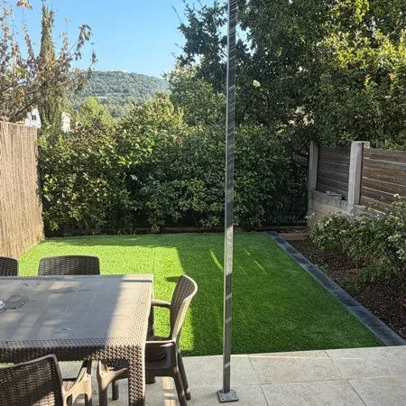 Villa mitoyenne de 73 m² avec jardin privatif - Construction récente
