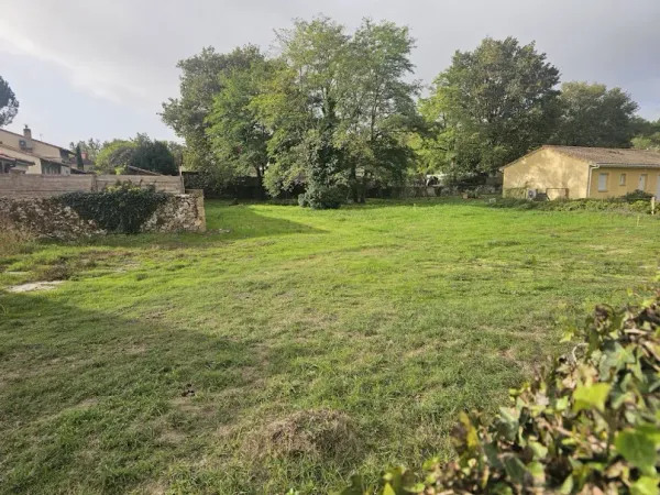 Terrain à bâtir 648 m²