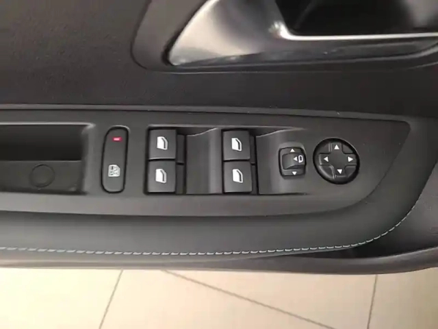 Peugeot 208 puretech 100 s&amp;s eat8 — photo 50