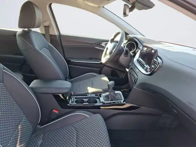 Kia Xceed 1.5 t-gdi 140 ch bvm6 — photo 15