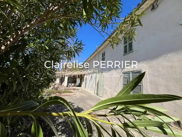 EXCLUSIVITÉ – PROPRIÉTÉ SAINT-ANTONIN-DU-VAR 100m2 habitables et 300m2 aménageables