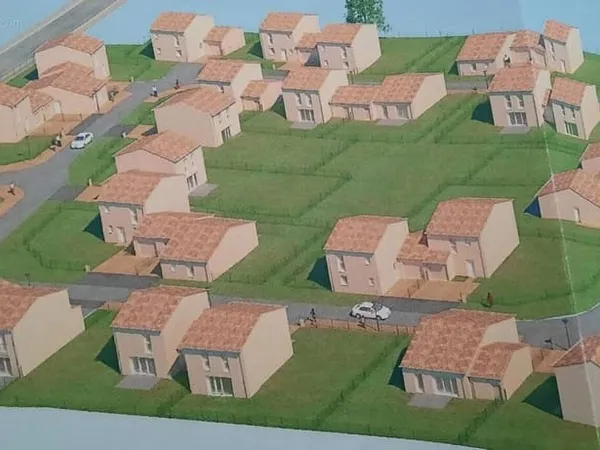 Terrain à bâtir de 513 m2 au prix de 76500 € à SAINTES.