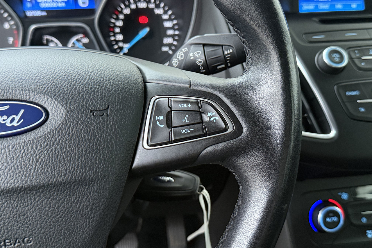 Ford Focus SW — photo 14