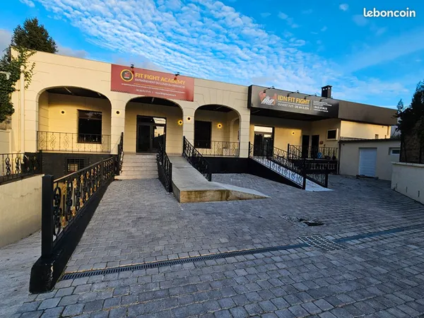 Local 360 m² GROSLAY