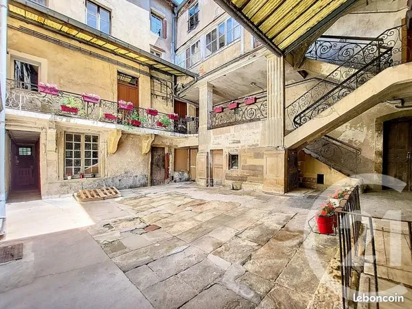 Maison 30 pièces 526 m²