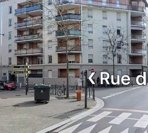 Place de parking sécurisée - Face gare d'Annemasse