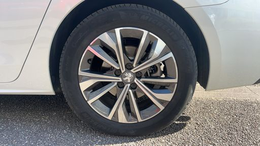 Peugeot 508 1.6 Hybrid 225 e-EAT8 - Active Pack – 2023 – 37256 km – Hybride rechargeable – Boîte Automatique — photo 19