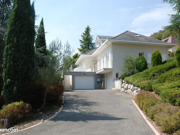 Maison d'exception à tullins - vue panoramique sur le vercors