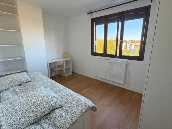 T4 meublé rénové - 3 chambres - Balcon - Parking - Tram A - Colocation possible
