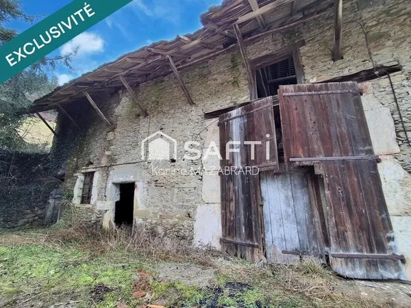 Grange à rénover dans un lieu calme avec terrain