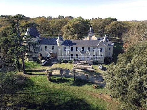 Château 20 pièces 640 m²