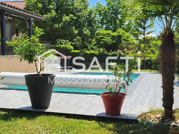 Belle villa familiale de 200 m² avec piscine - Grigny (69520