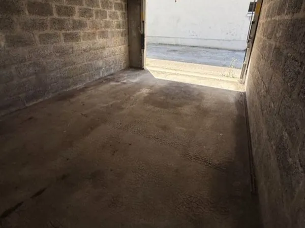 Garage bien situé dans le quartier de châteauvert