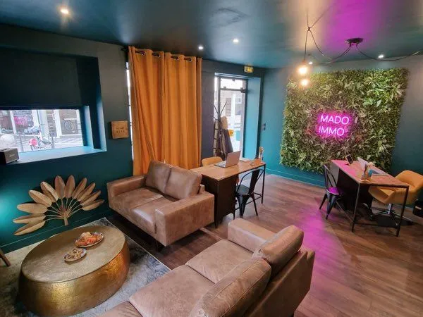Bureau/espace coworking centre Ste colombe avec vitrine possible