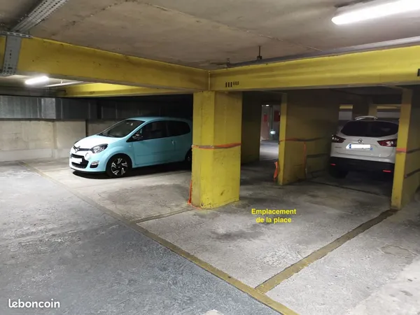 1 place de parking privé intérieur - Proximité Place de la République Paris