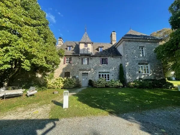 Domaine d'exception dans la vallée de la Dordogne ! Idéal pour un village de vacances ou un centre d