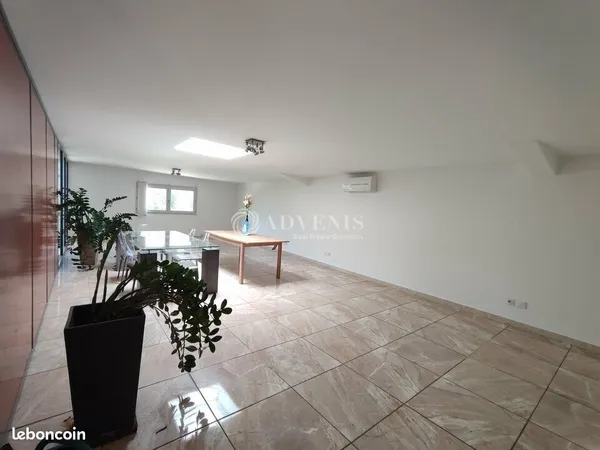 Bureau 56 m²