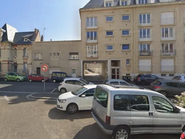 Stationnement Location Caen   81€