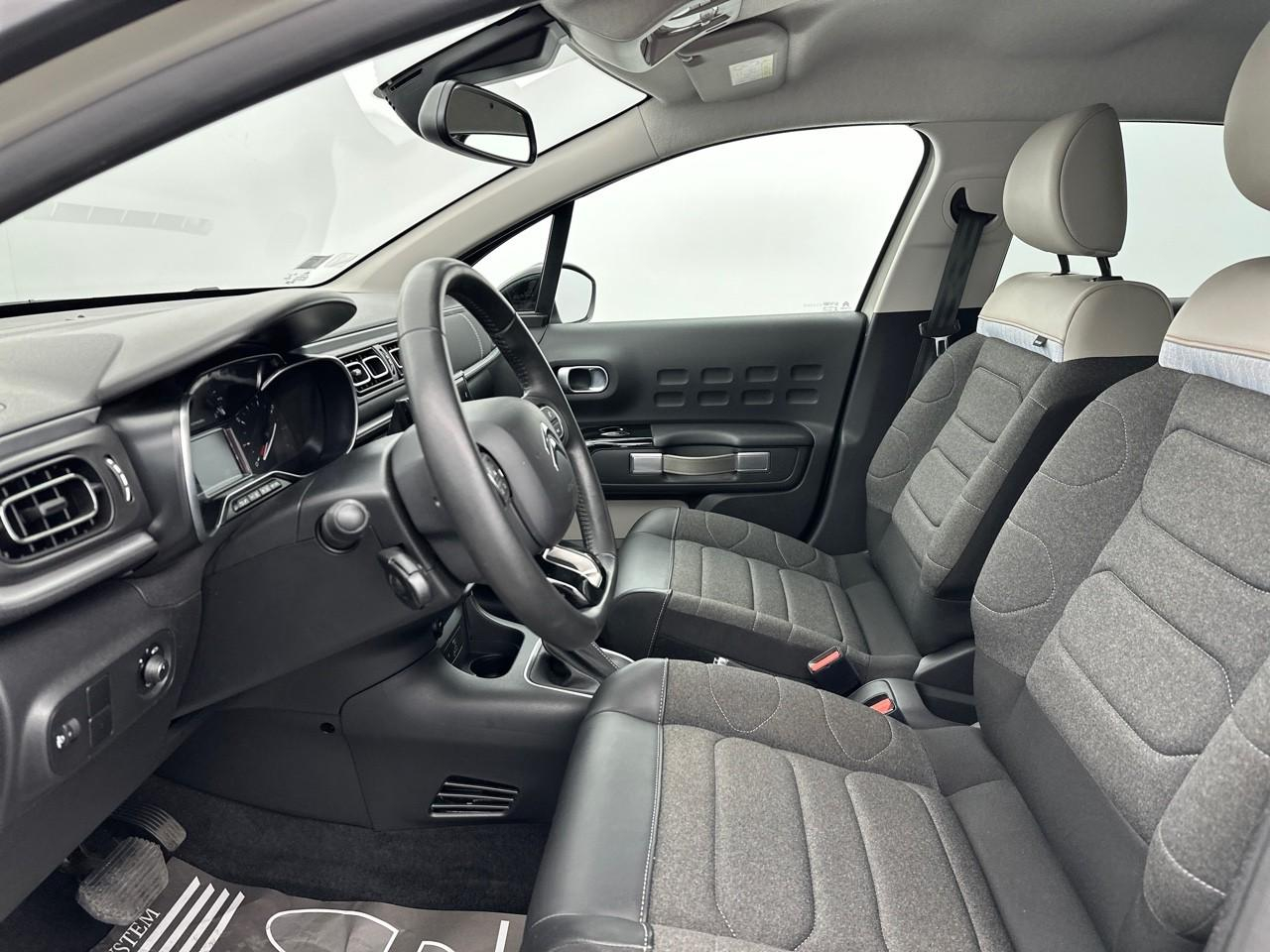 Citroën C3 puretech 110 s&s eat6 saint james — photo 9