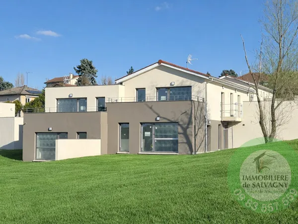 A vendre T4 de 80 m2 avec terrasse et parking à La Tour de S