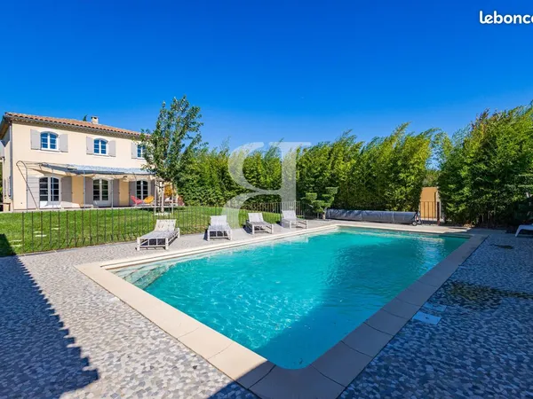 Villa 6 pièces 144 m²
