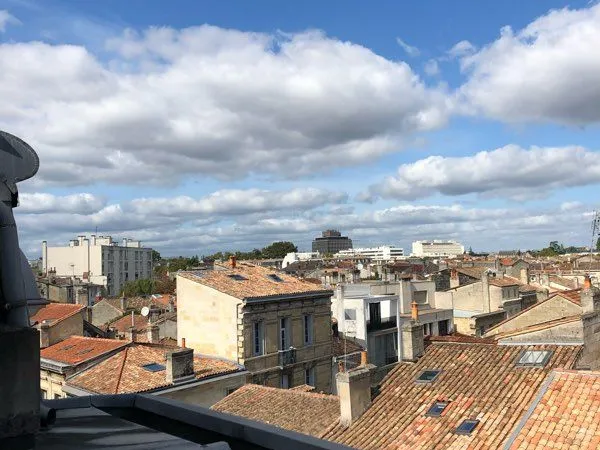 Part loue T2 meublé